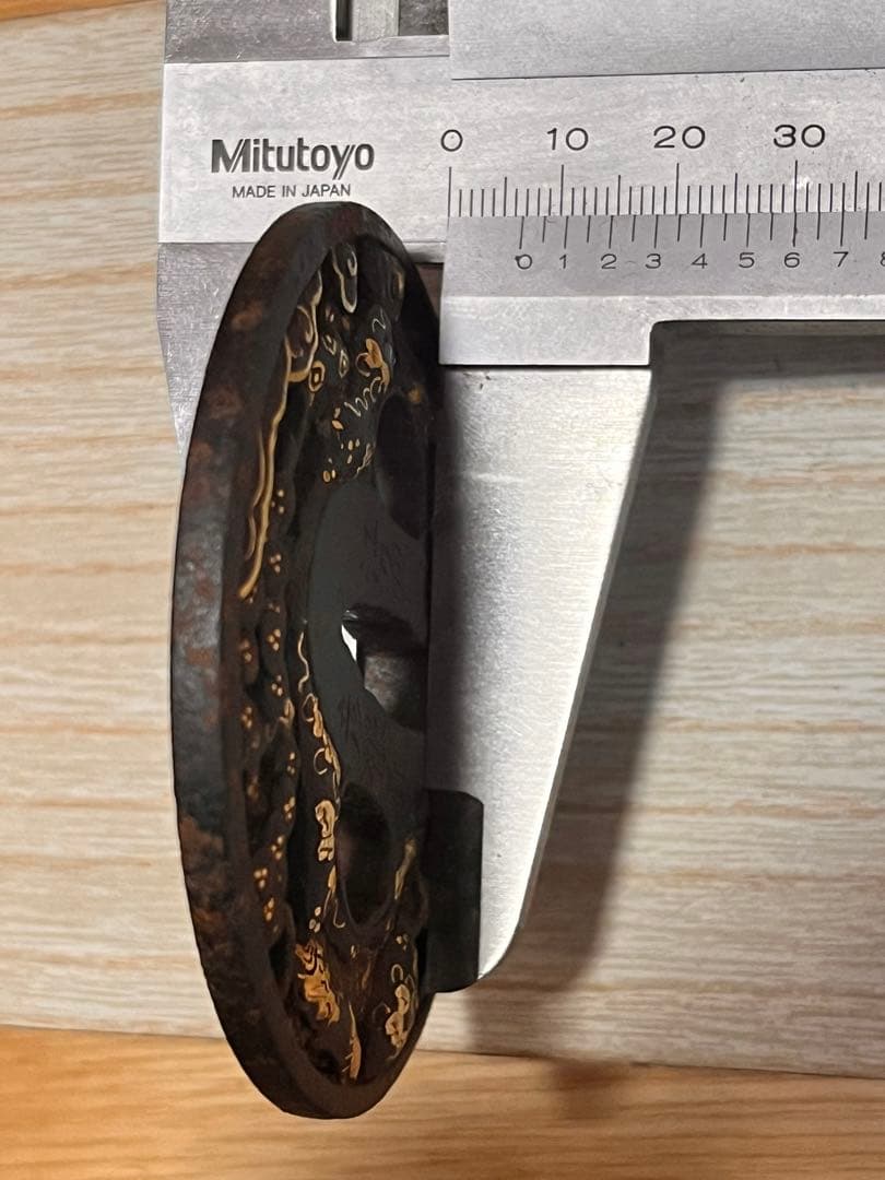 江州彦根住 藻柄子入道宗典製鍔 日本刀　刀の鍔 鉄製 刀装具 時代物