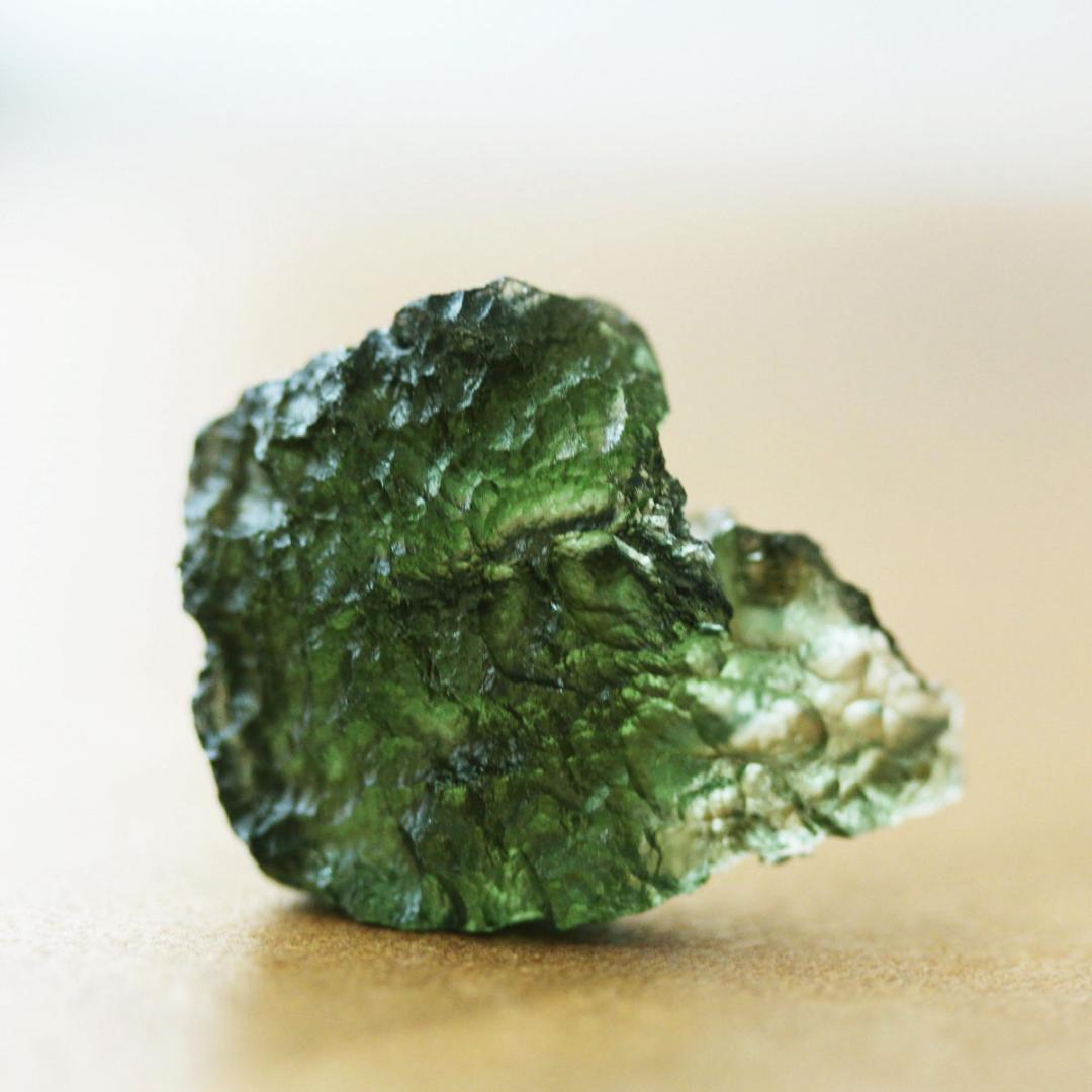 モルダバイト チェコ産　原石　鉱物　隕石ガラス　天然ガラス　レアストーン
