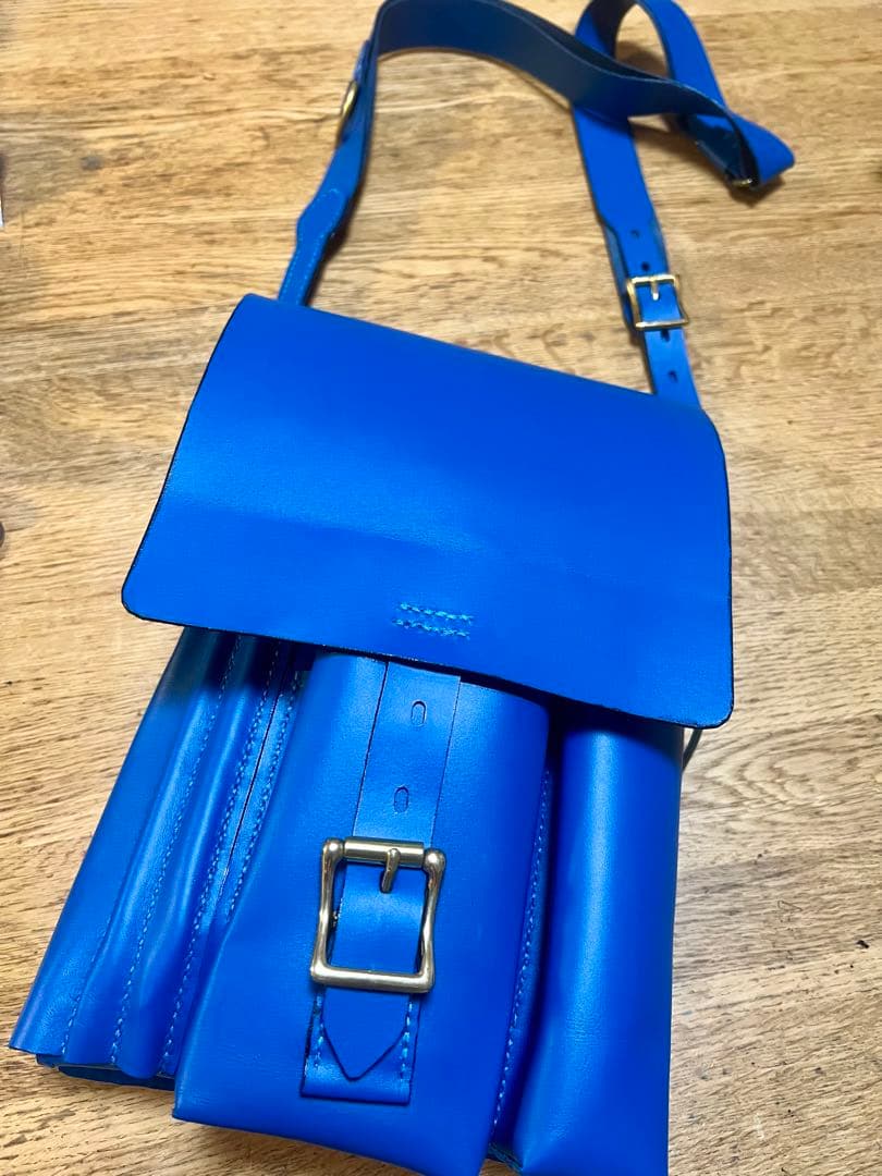 くわがた採集用レザーバッグ　青　掻き出し棒3本入ります　ライトポケット　他