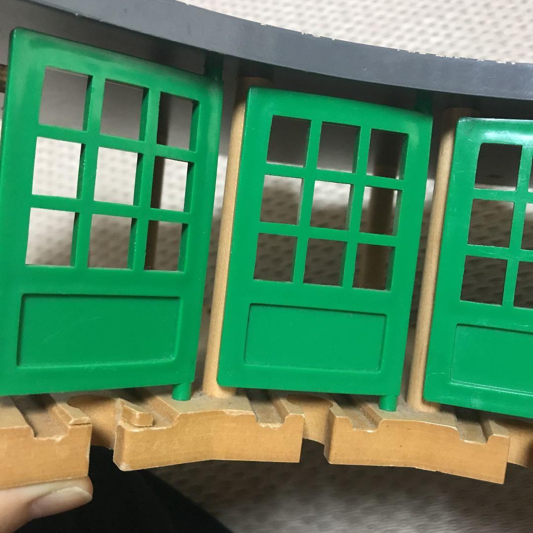 値下げ！木製レール機関庫　操車庫　きかんしゃトーマス　BRIO ラーニングカーブ