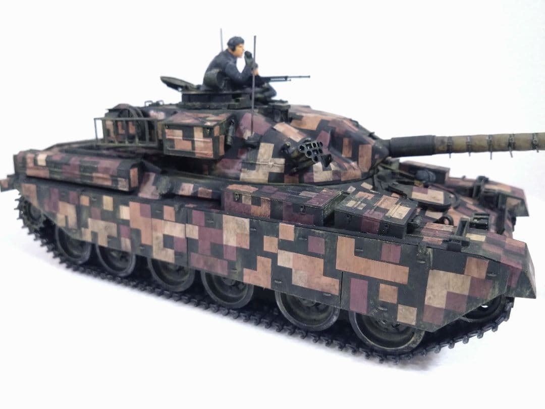 プラモデル戦車プラモデル　1/35チーフテン　デジタル迷彩完成品