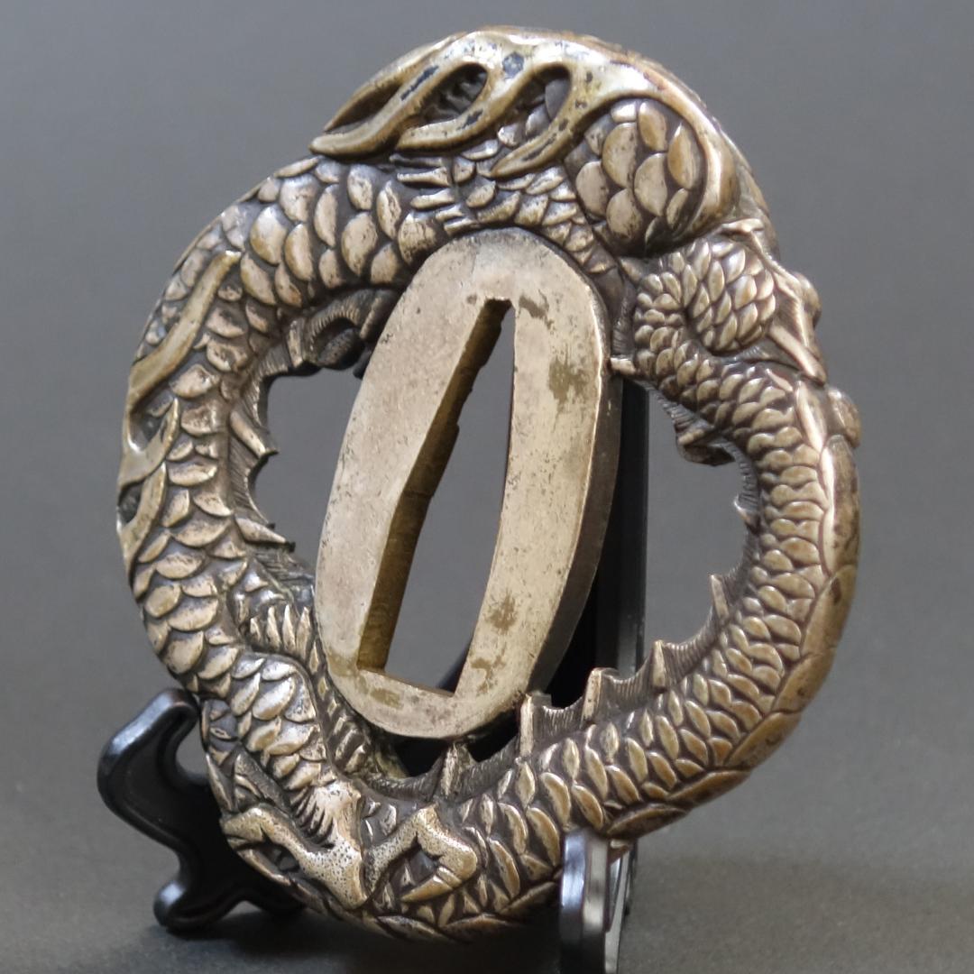 鍔 鐔 真鍮地 刀装具 武具 骨董【宝珠龍図透鍔】(鍔箱付き)