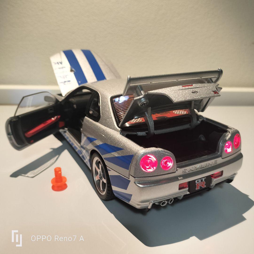ど迫力!Nissan Skyline GT-R 1/18 スケールモデル 新品