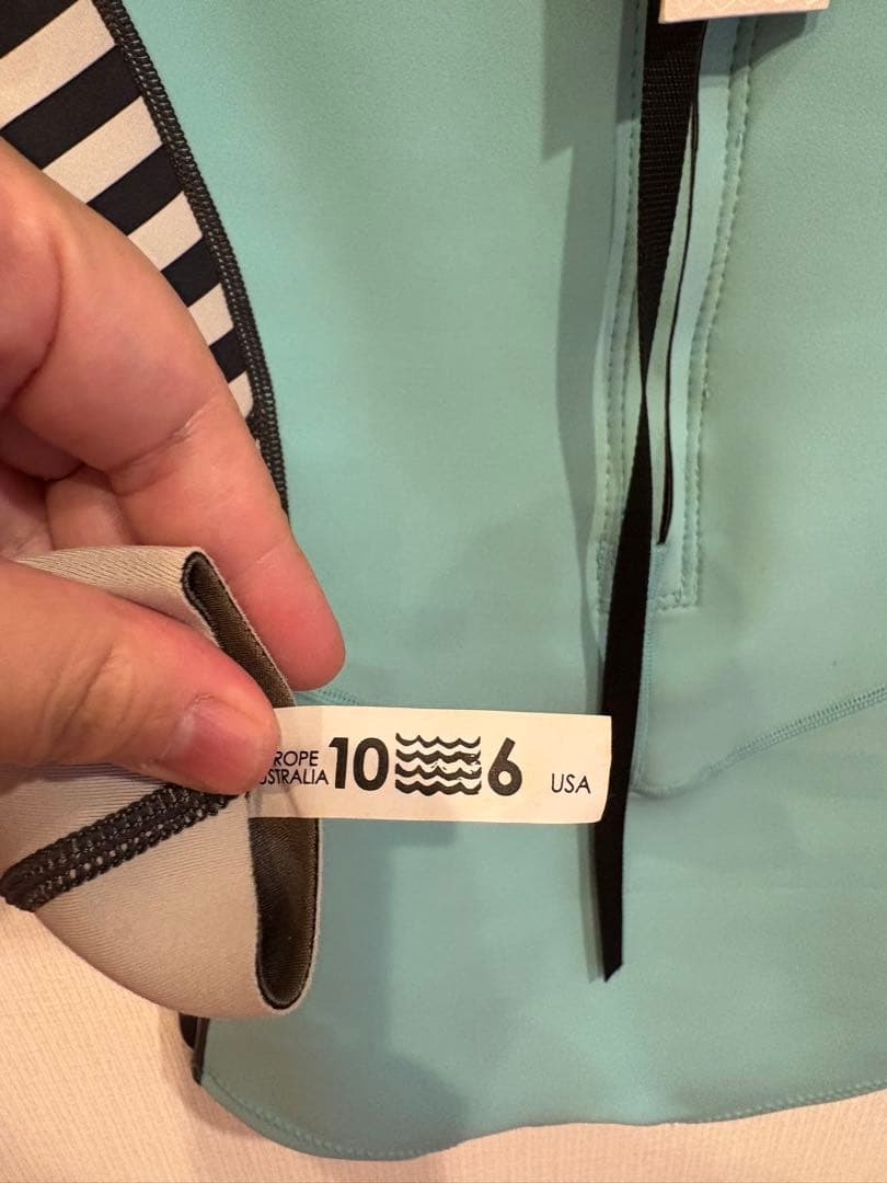 お値下げします！ビラボン　水色/黒 ストライプ 長袖ウェットスーツ