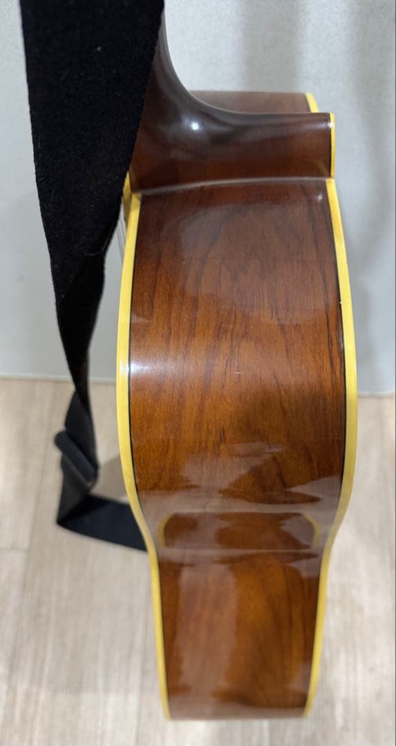 ヤマハ　アコースティックギター　FG-251B ベルトあり　ケース付き ￼