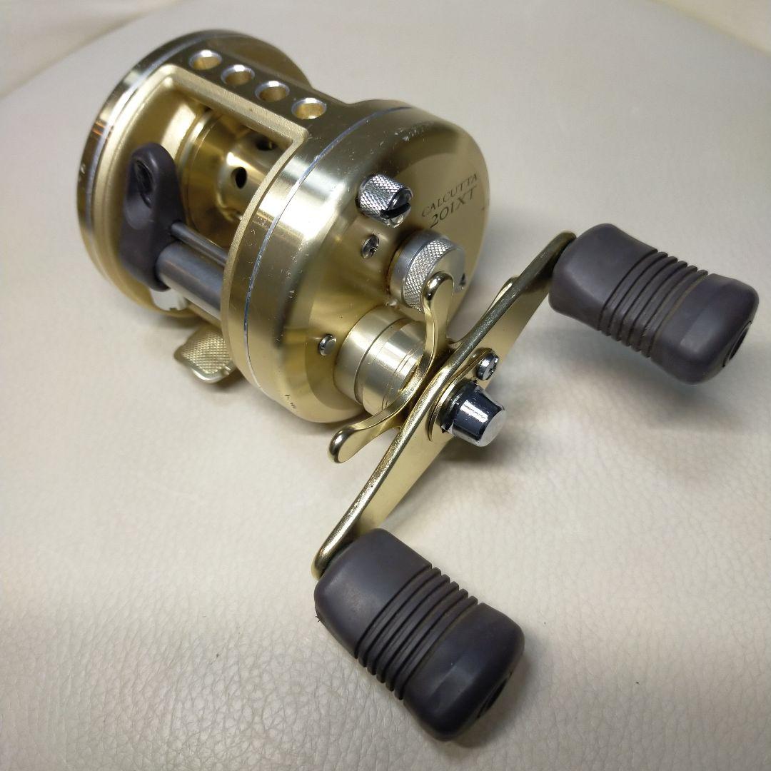 CALCUTTA 両軸リール ゴールド