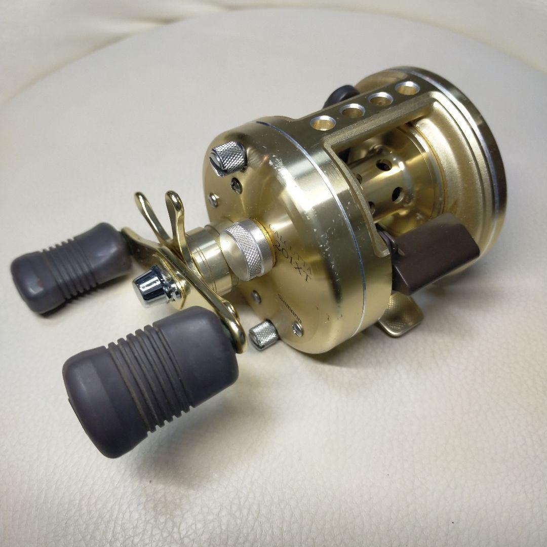 CALCUTTA 両軸リール ゴールド