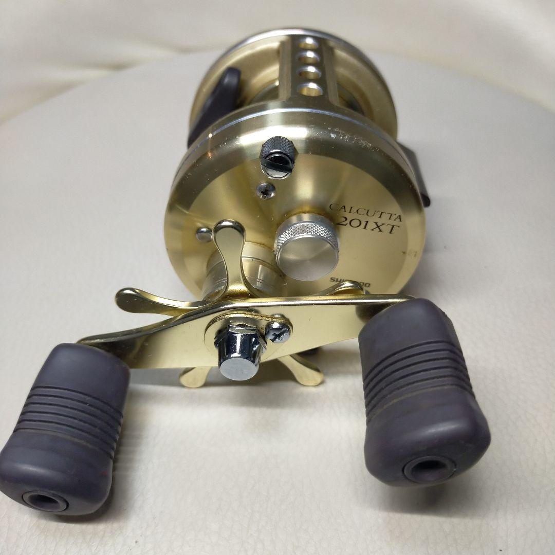 CALCUTTA 両軸リール ゴールド