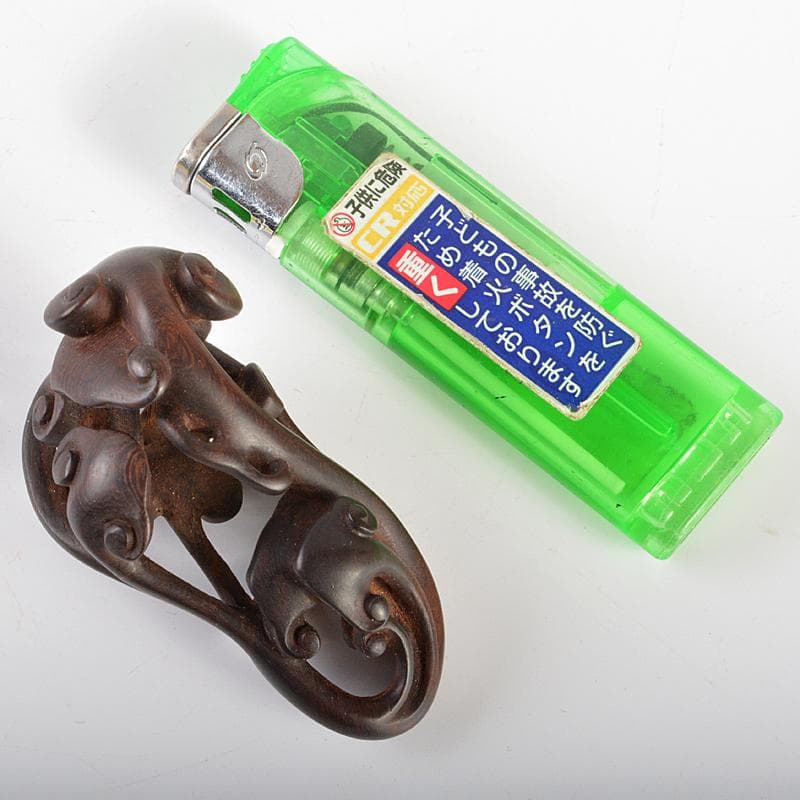 中国　唐木紫壇製　細密彫刻　霊芝　根付　置物　M　R6567E