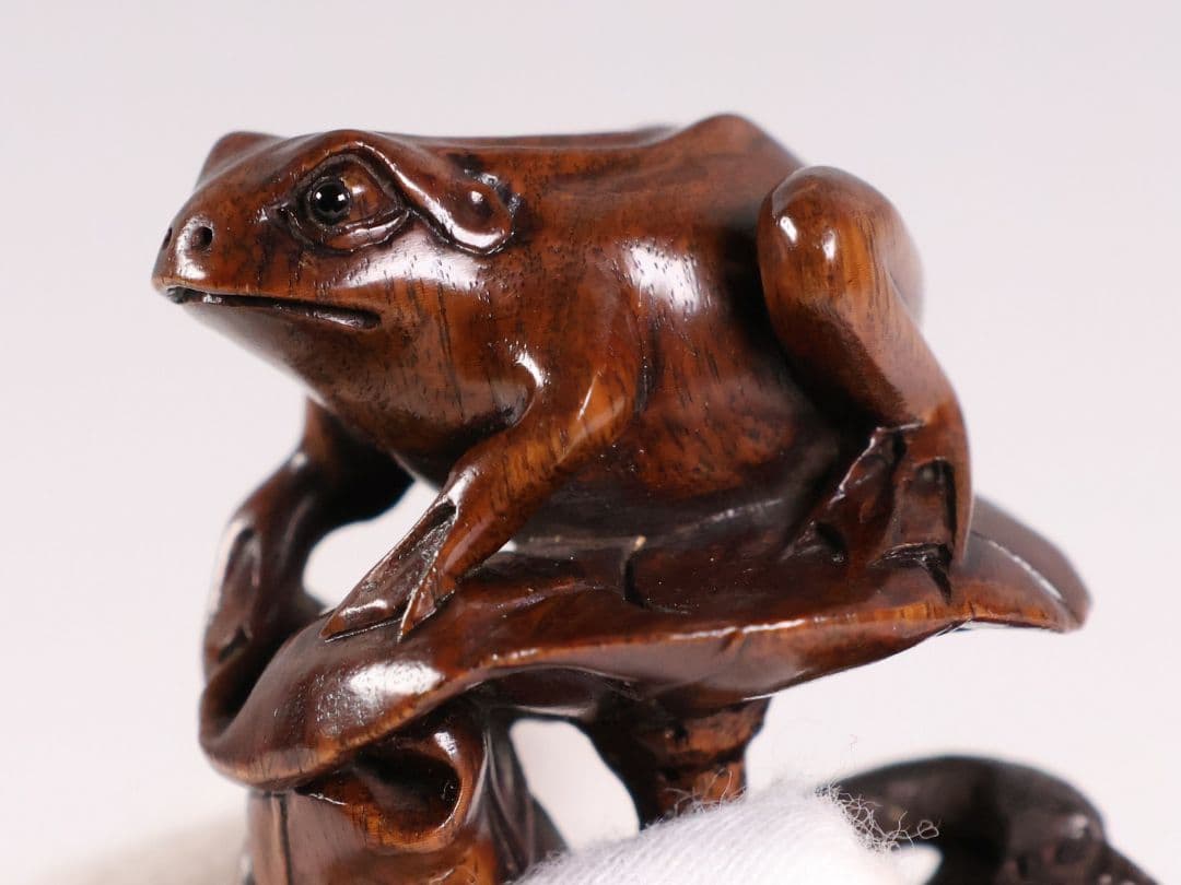 木製 提物 根付 中正銘 蛙 蓮 彫刻 木彫【MA894】