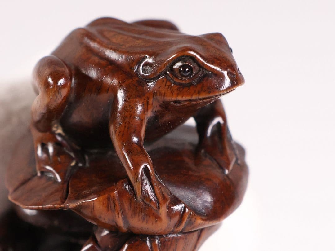木製 提物 根付 中正銘 蛙 蓮 彫刻 木彫【MA894】