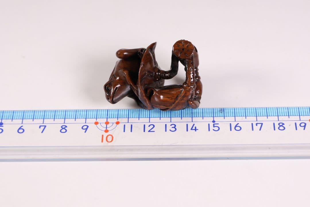 木製 提物 根付 中正銘 蛙 蓮 彫刻 木彫【MA894】