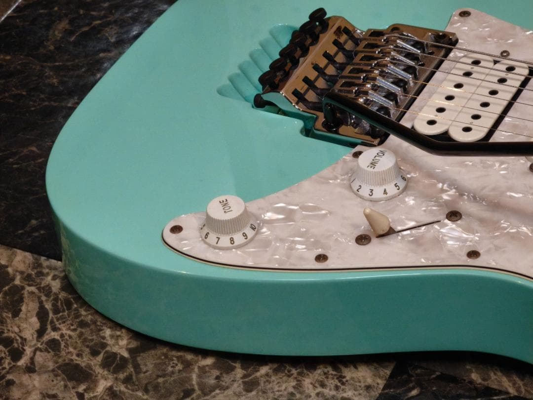 ☆彡Ibanez（アイバニーズ）Steve Vai JEM70V