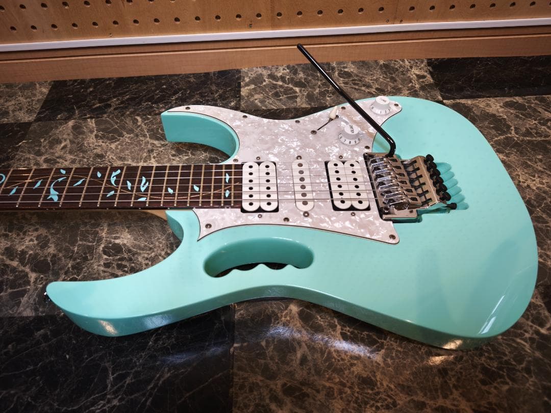 ☆彡Ibanez（アイバニーズ）Steve Vai JEM70V