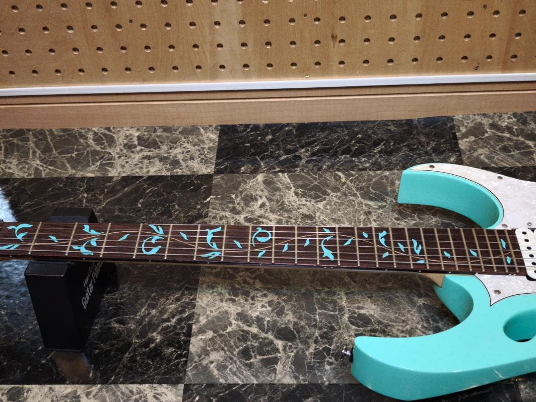 ☆彡Ibanez（アイバニーズ）Steve Vai JEM70V