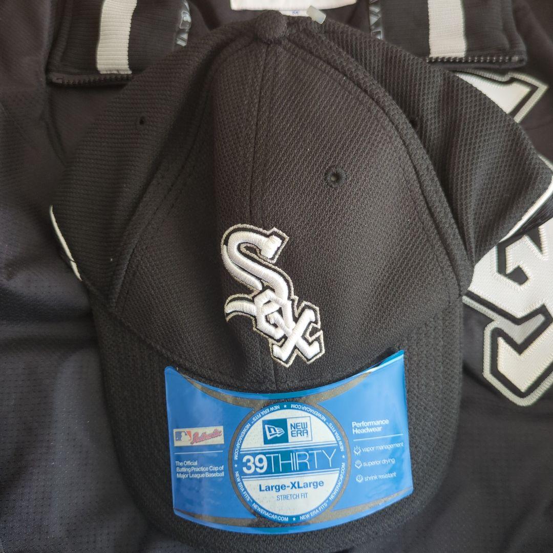 新品未着用　シカゴホワイトソックス　スタジャン、キャップ２点セット