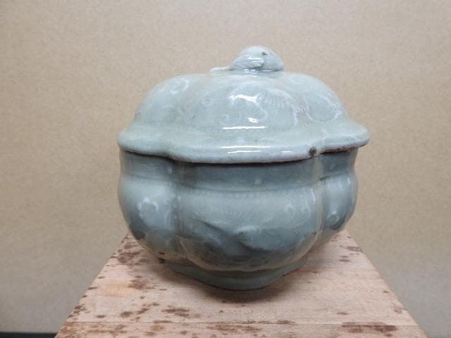 青磁蓋物　七官？天龍寺？　合わせ箱　MA378