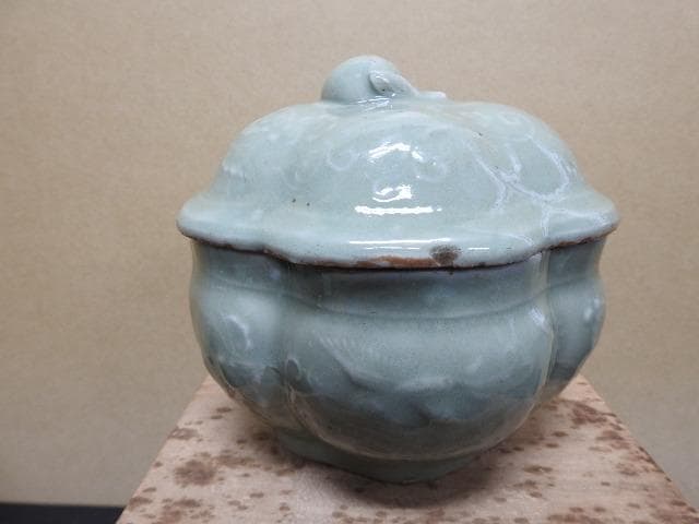 青磁蓋物　七官？天龍寺？　合わせ箱　MA378
