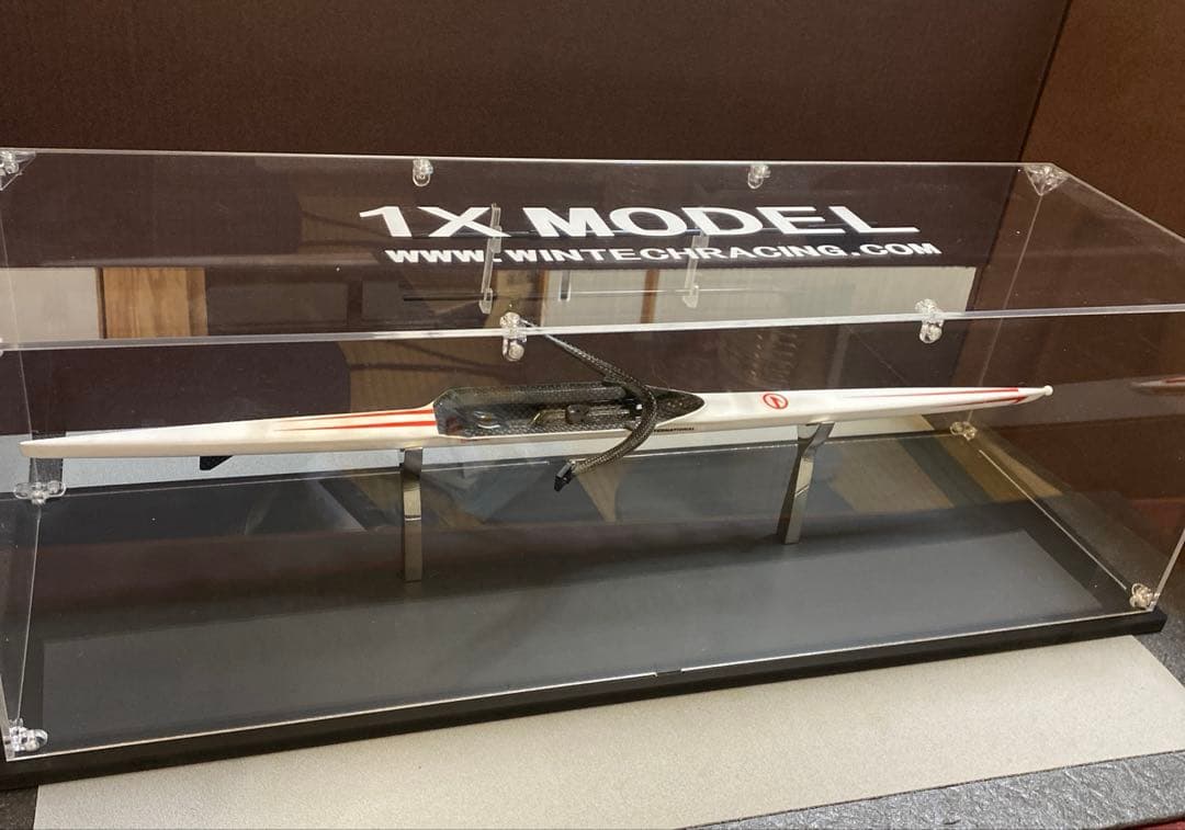 レーシング　手漕ぎボート　模型