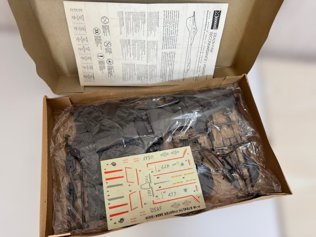 絶版貴重 MONOGRAM 1/48 F-19 STEALTH FIGHTER