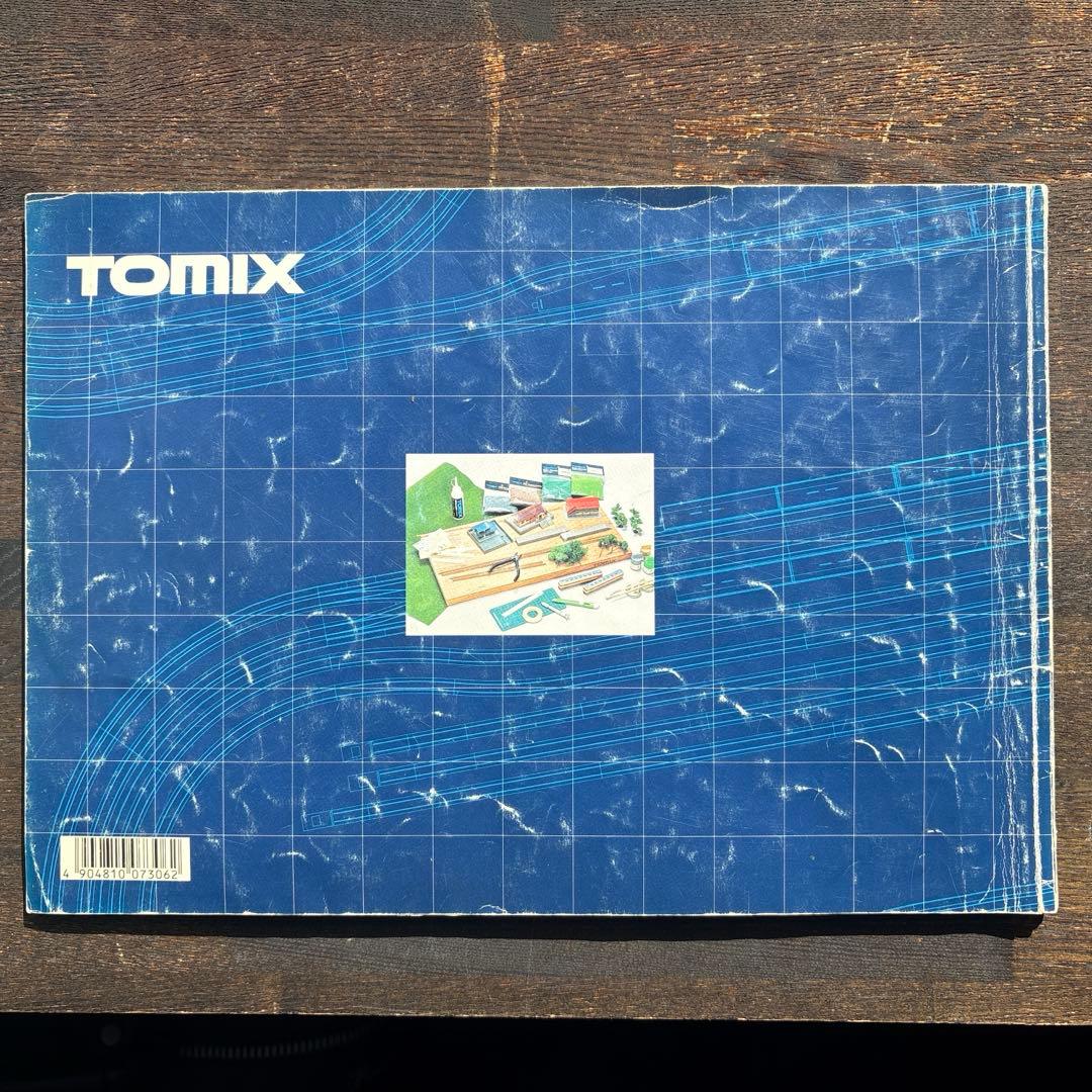 Nゲージレールセット、レイアウトサポートブックおよびカタログです。