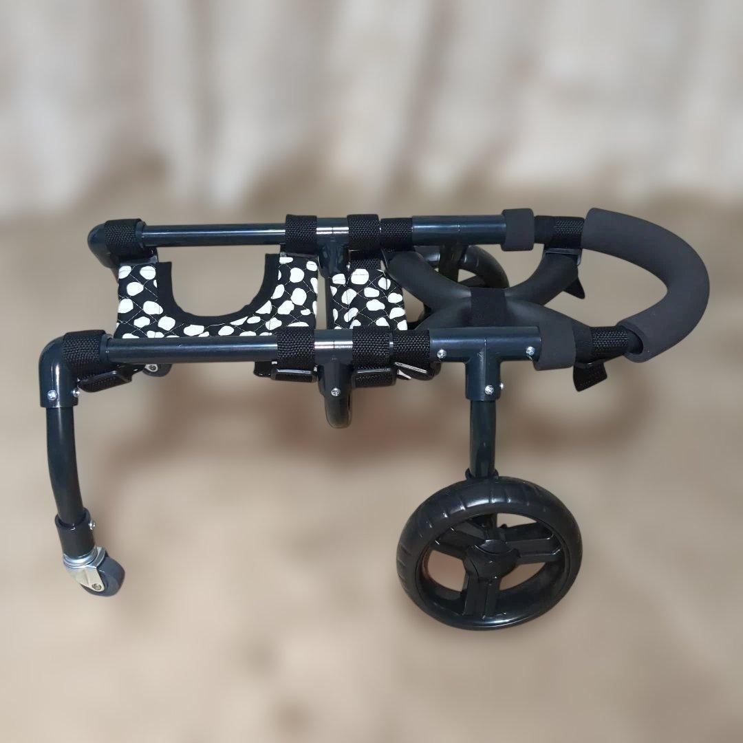 ワンちゃん4輪　リハビリ　食事補助　犬用車椅子　体制維持　犬の歩行器