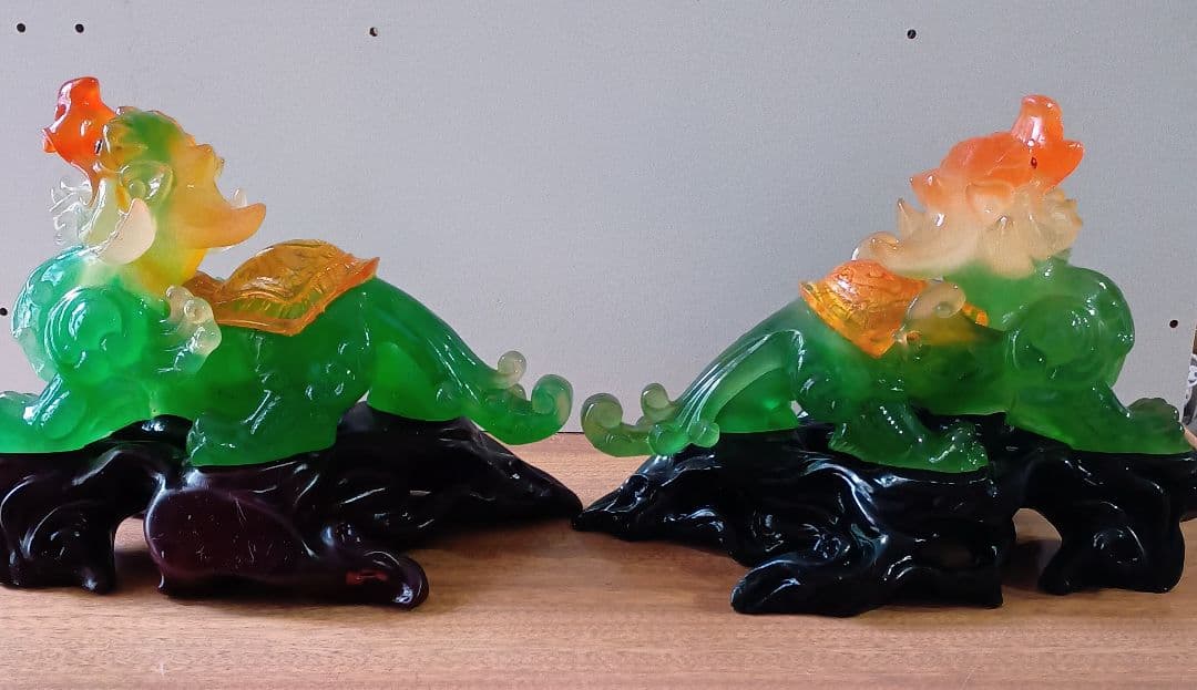 翡翠？ 獅子の置物　縁起物