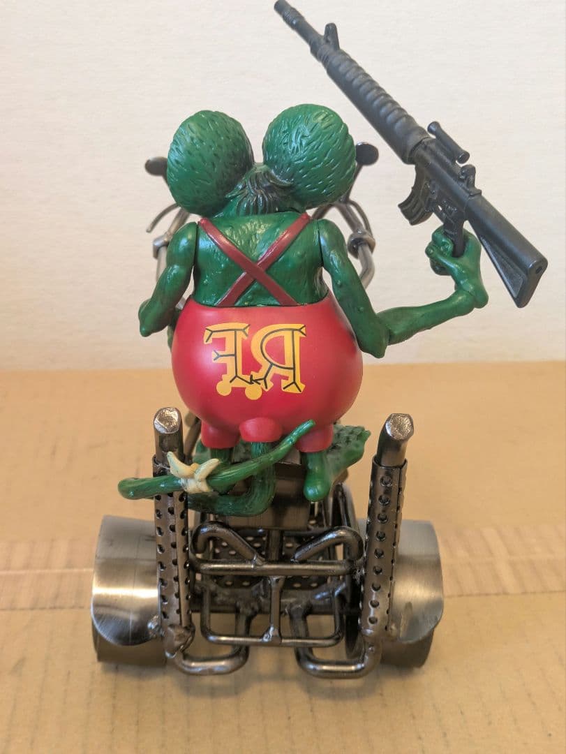 ラットフィンク　フィギュアとバイクの置物