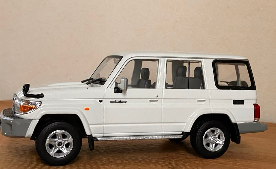値下げ【非売品】 トヨタ　ランドクルーザー70 再販モデル　ミニカー 1/30