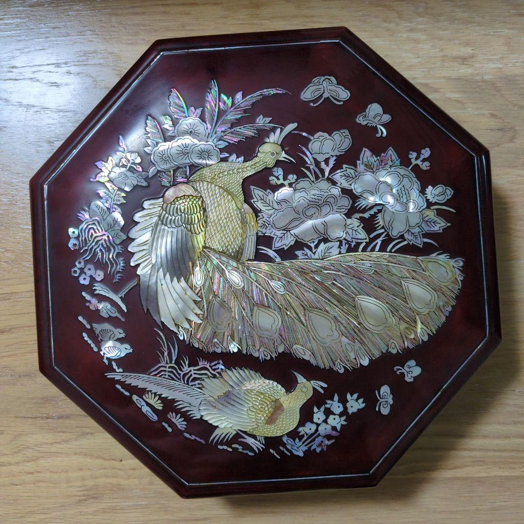 漆器 八角形皿 孔雀と花のデザイン（韓国の食器クジョルパン）