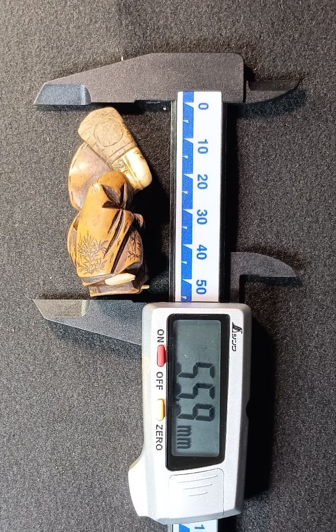 柘植彫 鯨歯 象嵌 「舌出し 三番叟」 からくり 根付 珍品