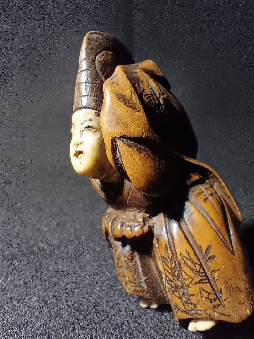 柘植彫 鯨歯 象嵌 「舌出し 三番叟」 からくり 根付 珍品