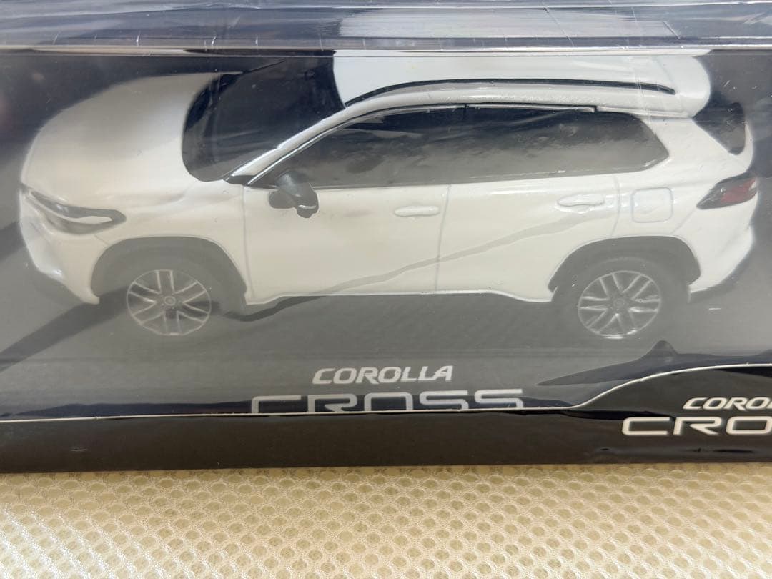 後期型　カローラクロス　カラーサンプル　プラチナホワイトパール　未開封未使用
