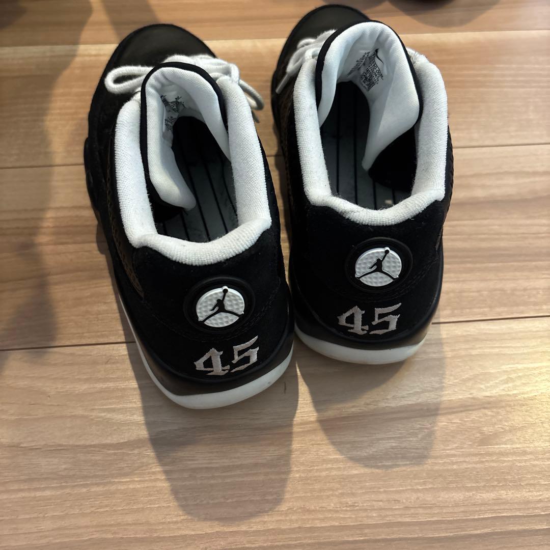 Air Jordan 11 Retro ブラック/ホワイト