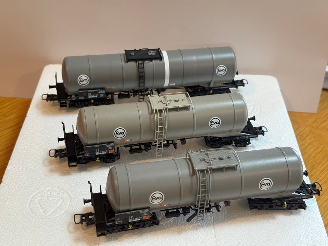 鉄道模型　外国型貨車　Roco45988 タンク車3輌、 DB、DC、HO