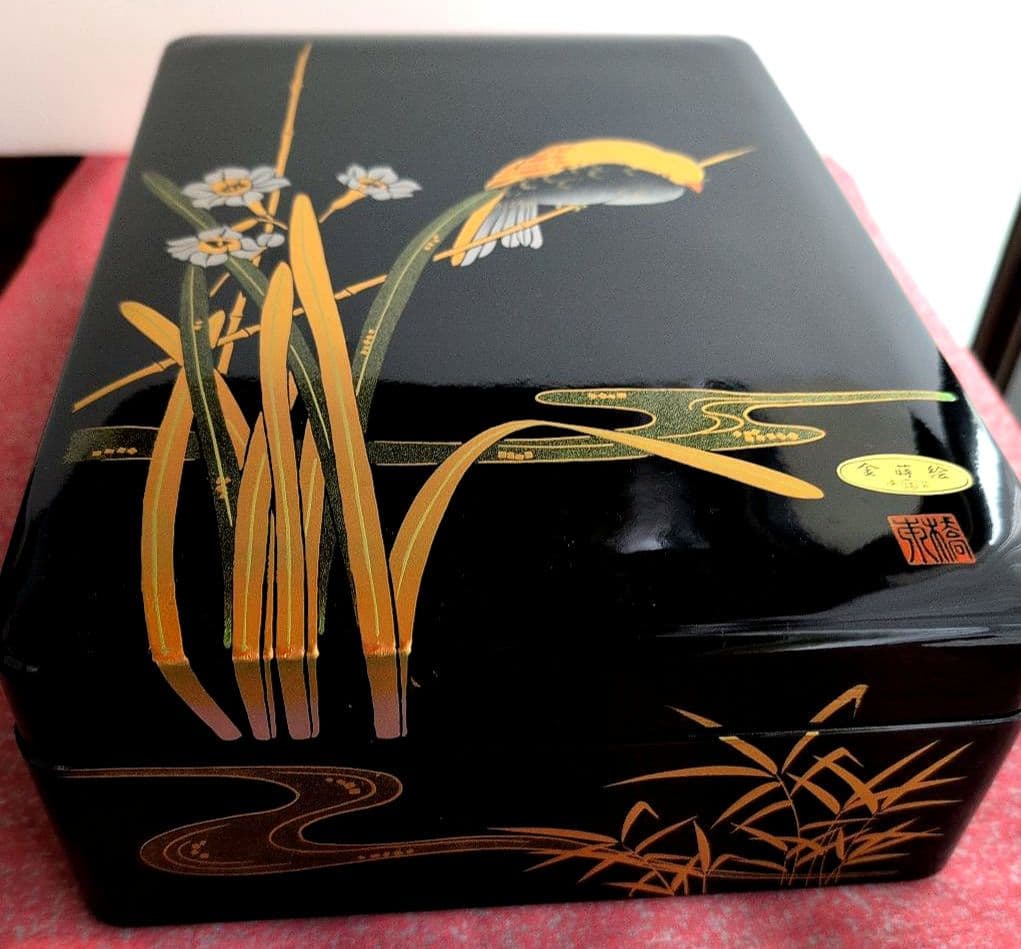 東橋の作品　「本蒔絵漆器」　「金蒔絵（かなまきえ）」文箱　「美術工芸」社