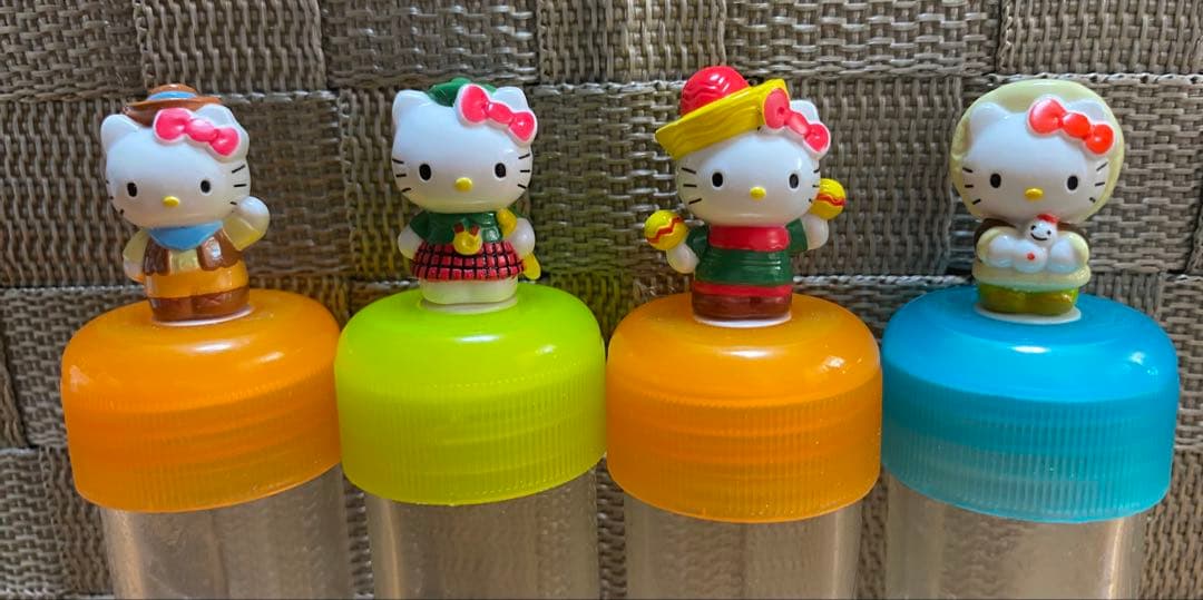 ハローキティ　ペットボトルキャップ12種　食玩　キティちゃん