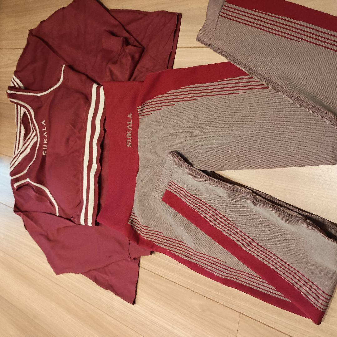 SUKALAブラトップ付きネックプルオーバーシャドーストライプメランジレギンスｍ