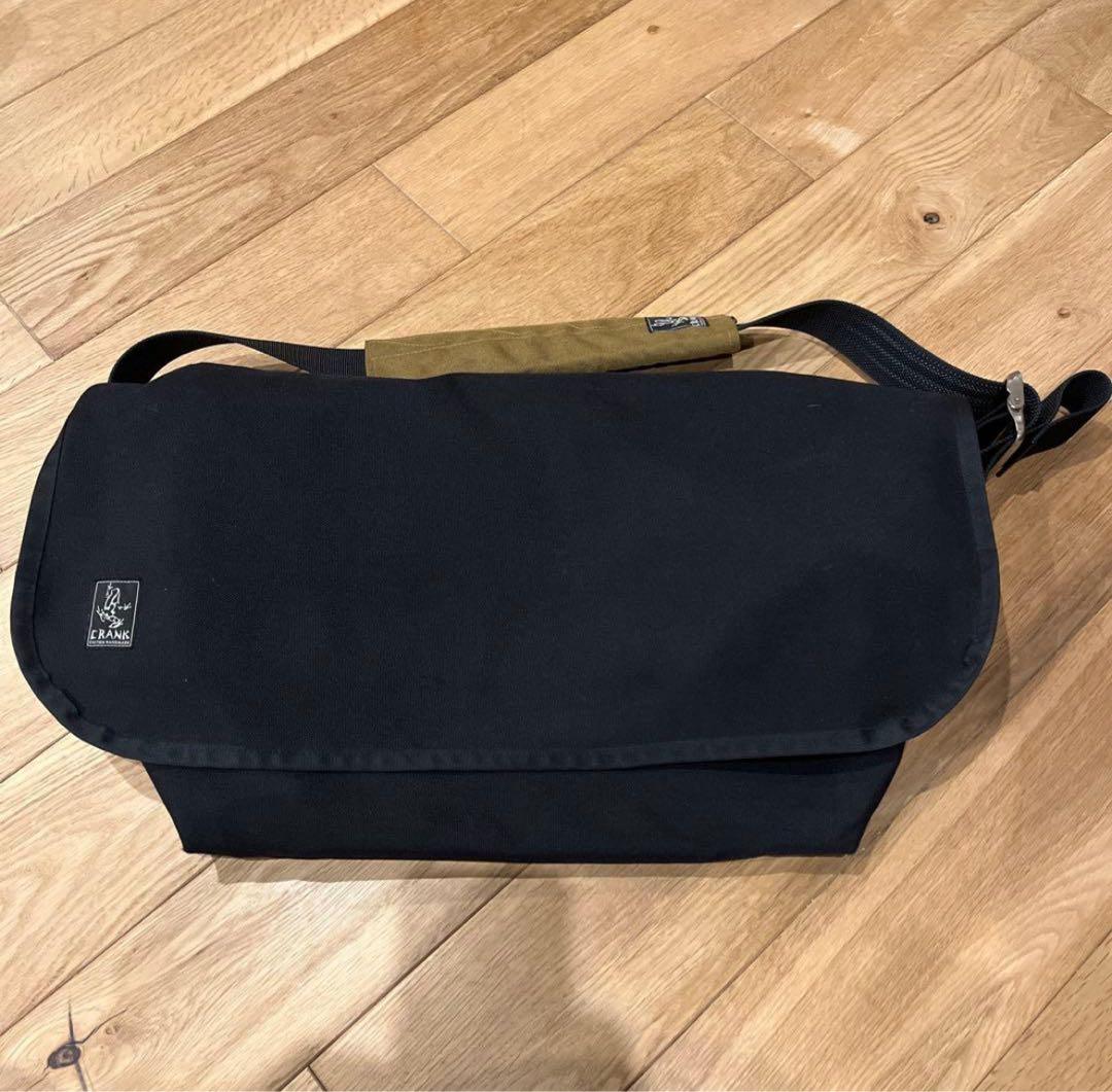 美品　CRANK メッセンジャーバッグ　solo Mサイズ