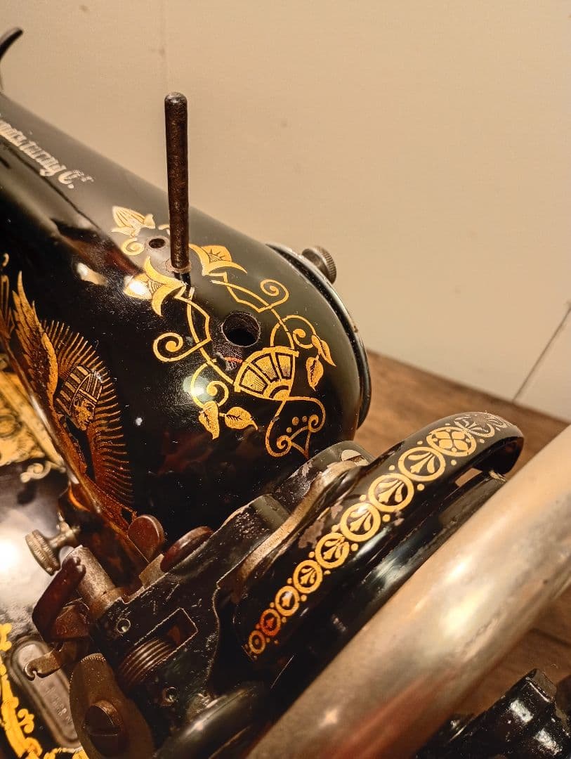 縫うためのアンティークミシン　シンガー　スフィンクス　手回しハンドル