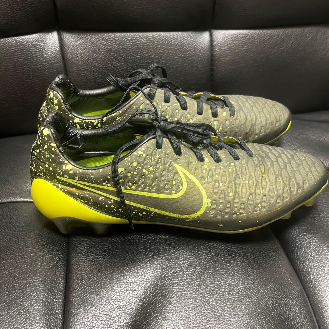 サッカースパイク　マジスタオーパス　元サッカー日本代表選手から譲り受けました。