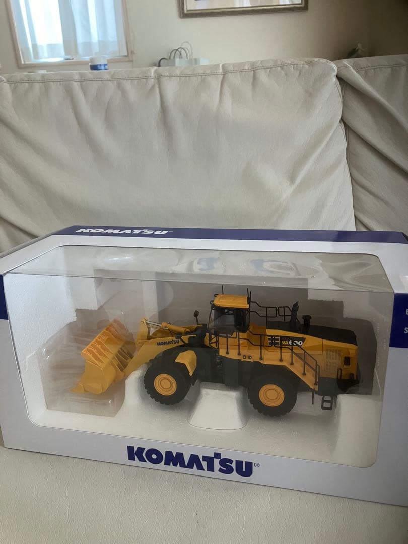 コマツ　ミニチュアWA600-8