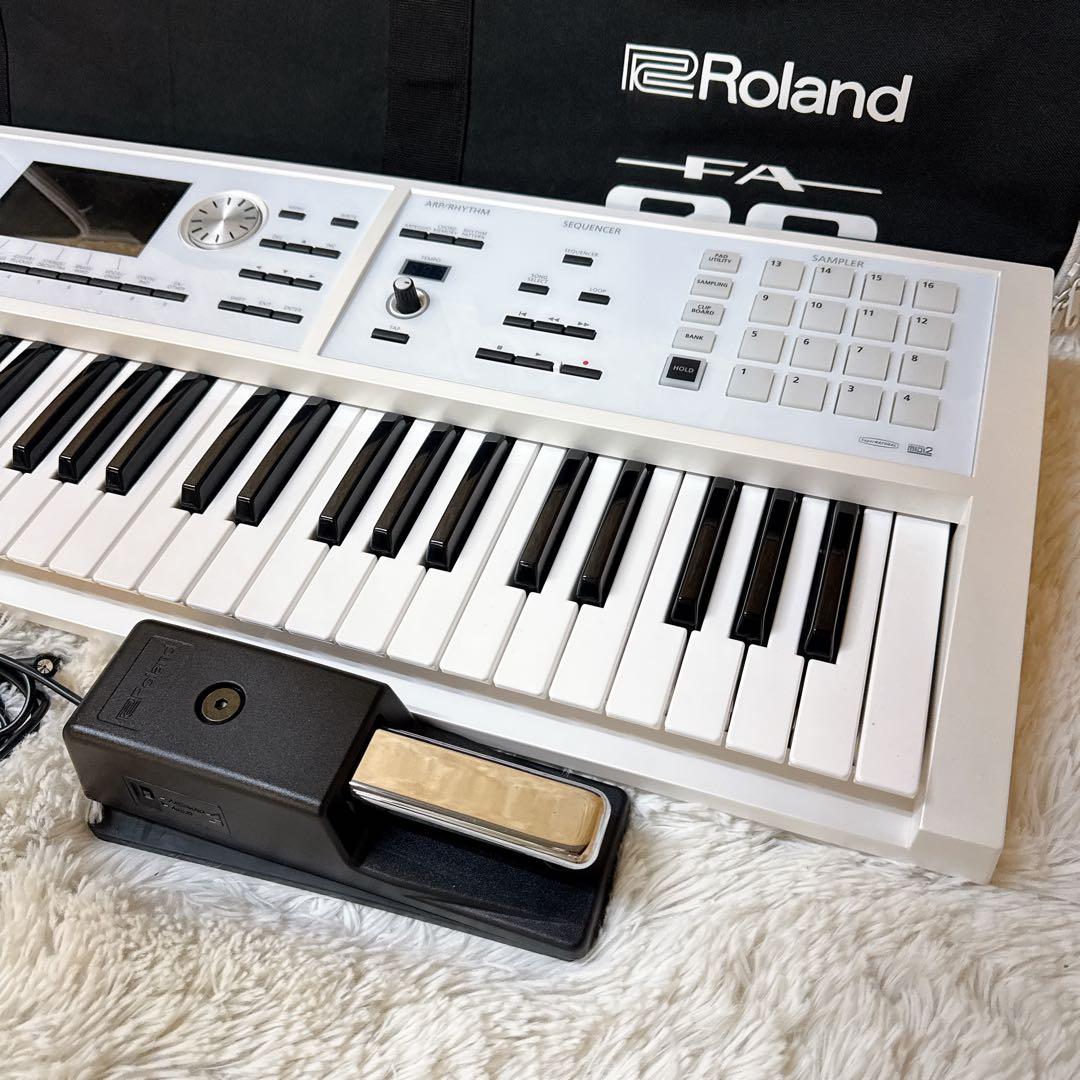 ROLAND FA-06-SC 限定カラー ホワイト シンセサイザー ペダル付き