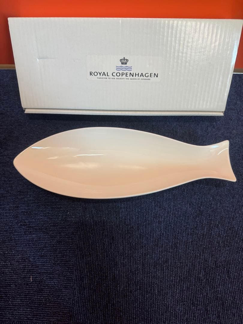 1908  ロイヤルコペンハーゲン フィシュプレート 白ホワイト　未使用