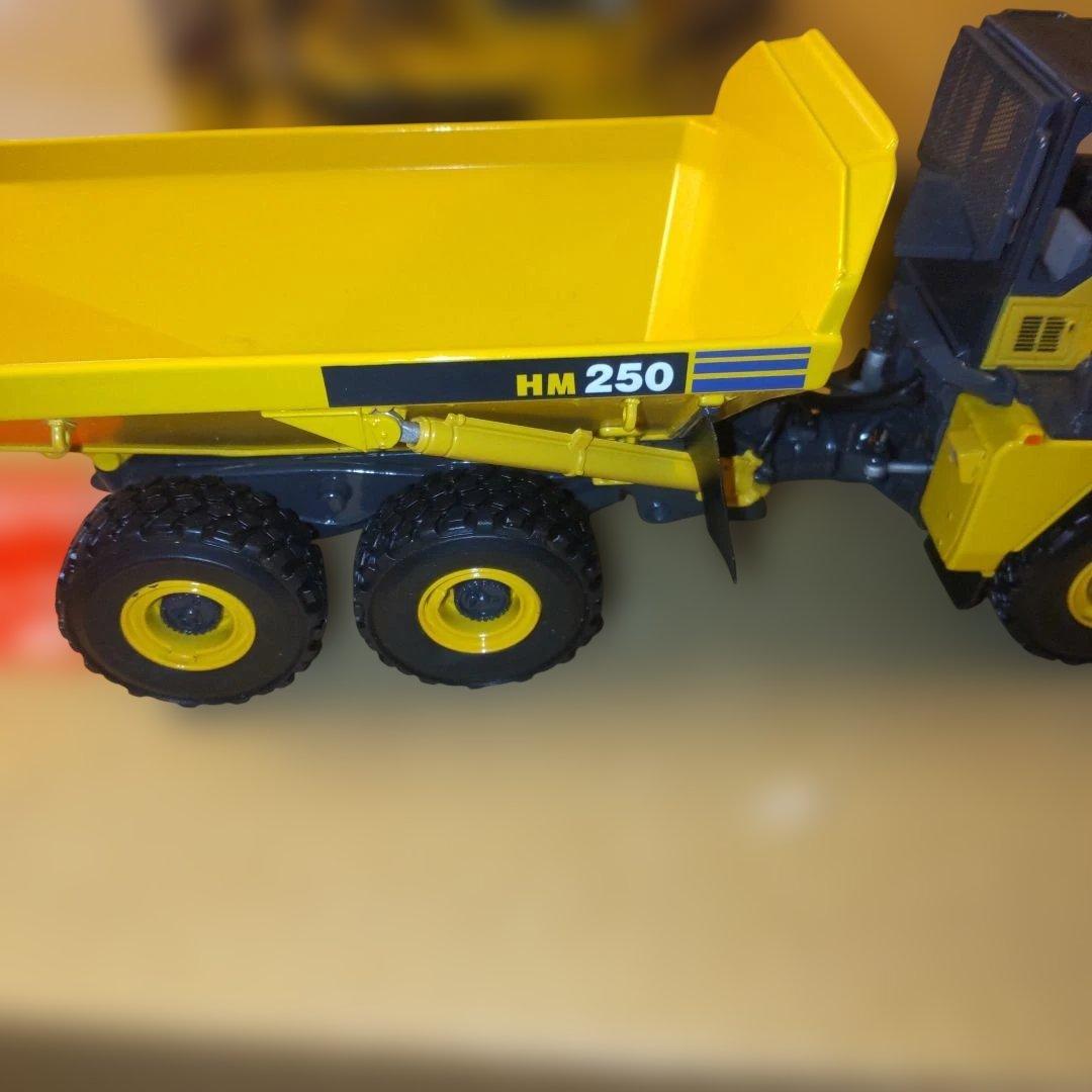コマツ建機　HD605 HM250　イエロー ダンプ2セット　1/50