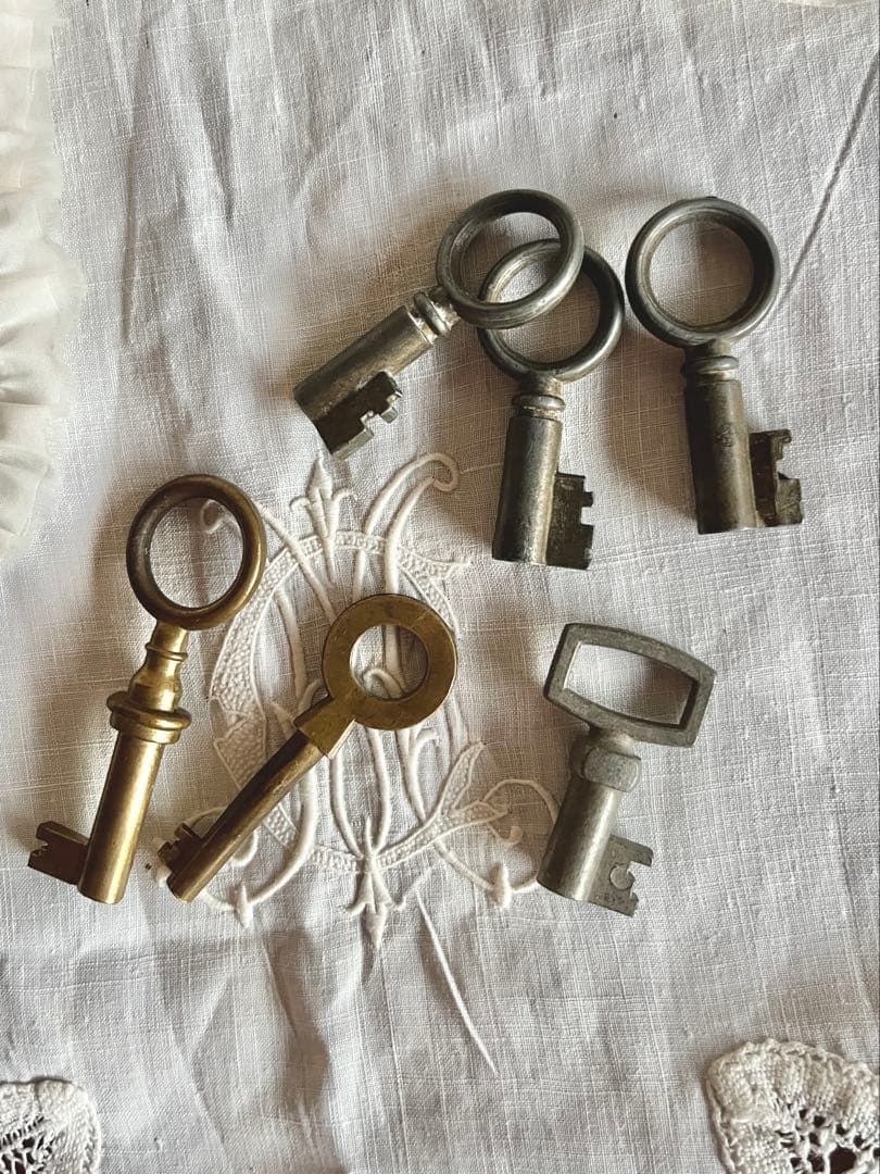 ◆フランスアンティーク｜まとめ売りミニキー鍵小さい金属輪っかシルバーブロンズ幸運