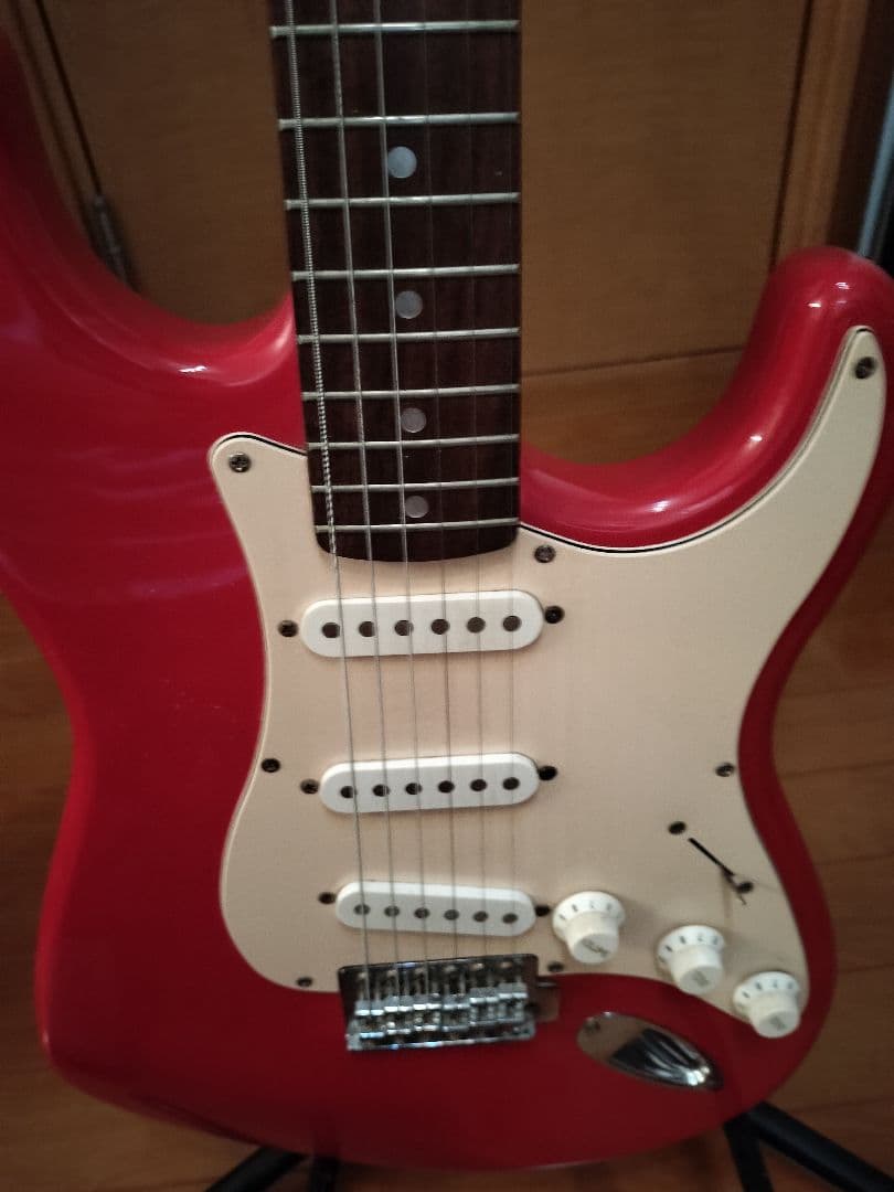Squier ストラトキャスター　by fender スクワイア　エレキギター