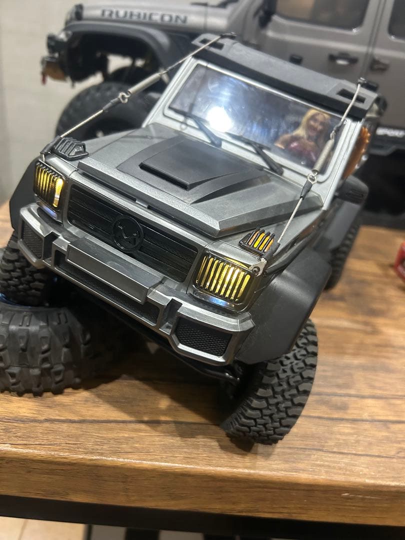 LEDライト付きRCカー