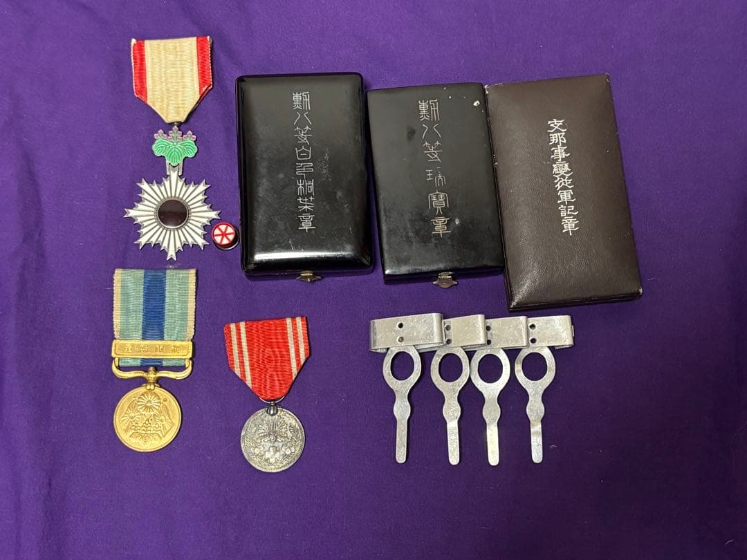 旧日本軍 勲章6点＋勲章吊り金具まとめ売り