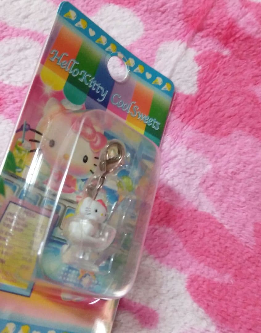 サンリオ　ハローキティ　ご当地キティ　アイスクリーム　ファスナーマスコット